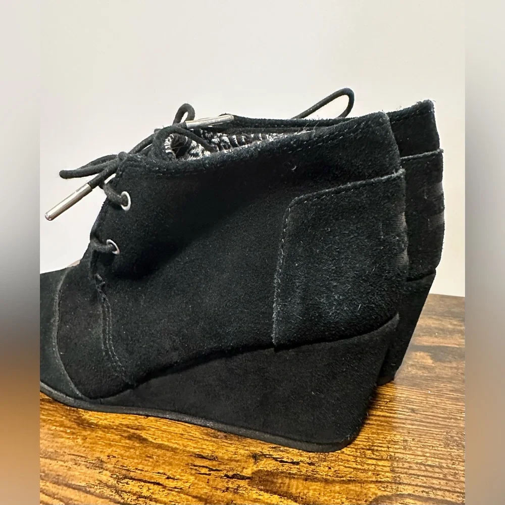 Toms Women’s Black Suede Wedge Booties Size 7.5